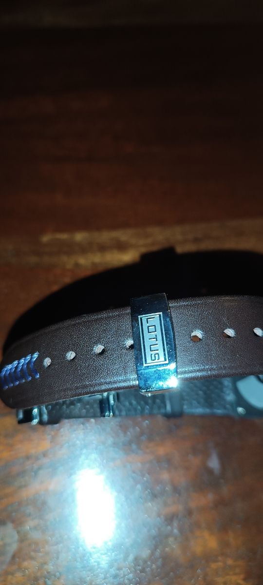 Reloj Lotus