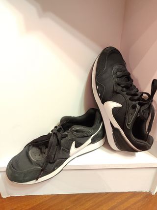 WMNS NIKE VENTURE RUNNER talla 39