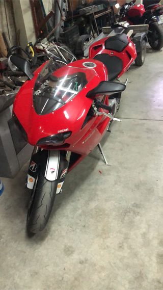 DUCATI 848 SBK y YAMAHA R6R DE CIRCUITO