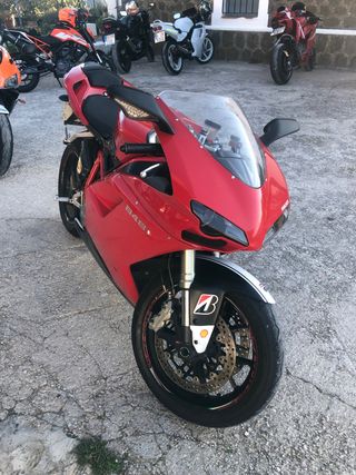 DUCATI 848 SBK y YAMAHA R6R DE CIRCUITO