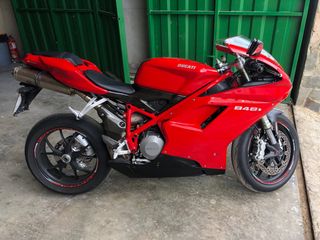 DUCATI 848 SBK y YAMAHA R6R DE CIRCUITO