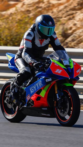 DUCATI 848 SBK y YAMAHA R6R DE CIRCUITO