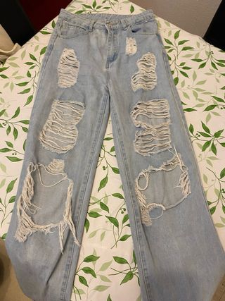 pantalones rotos anchos