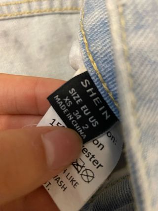 pantalones rotos anchos