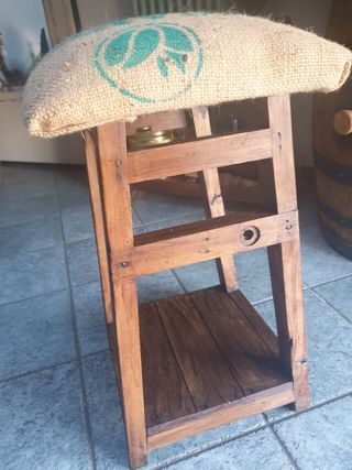 Sgabello in legno