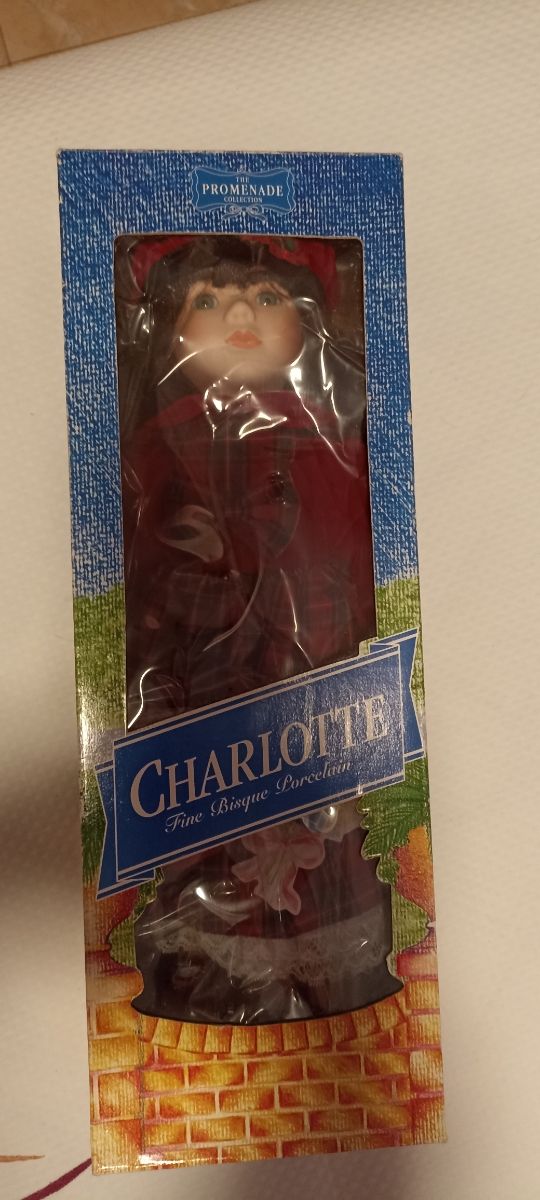 Muñeca de porcelana de época.