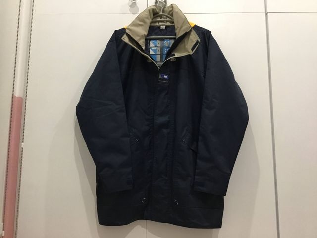 Chaqueta impermeable y cortavientos de hombre. 