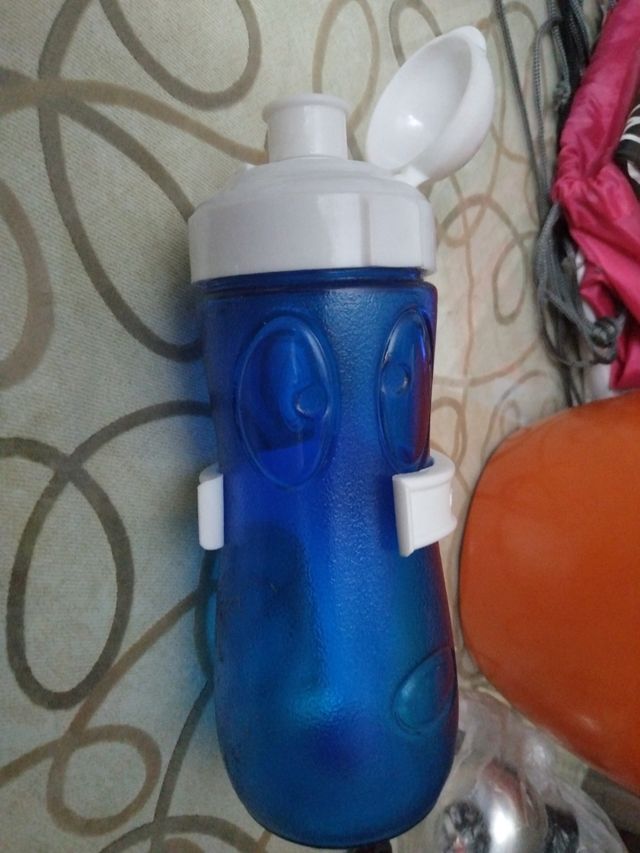 botella y soporte bicicleta 