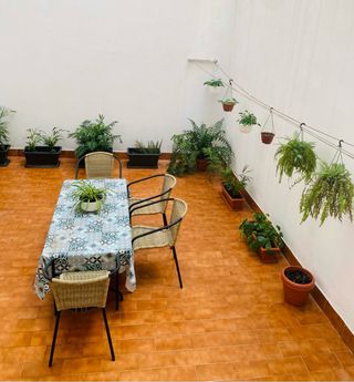 MESA Y SILLAS TERRAZA