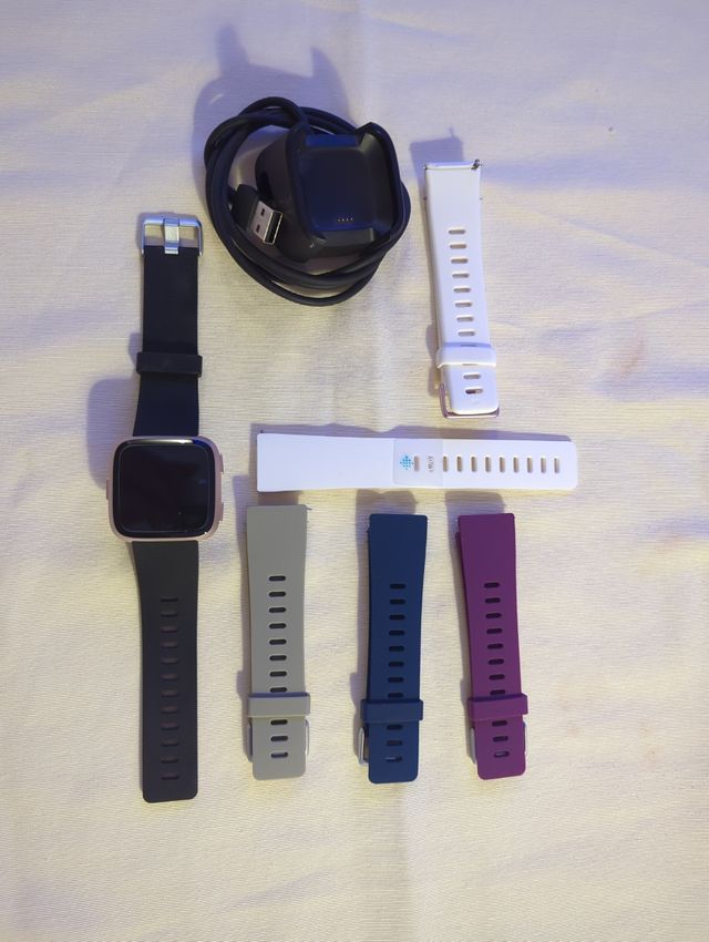 Reloj inteligente Fitbit+correas gratis