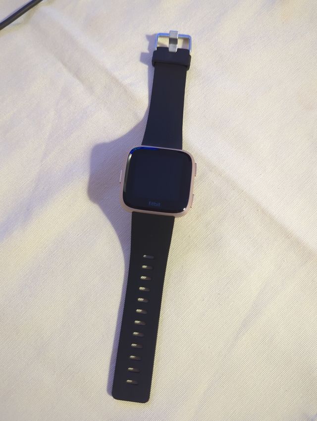 Reloj inteligente Fitbit+correas gratis