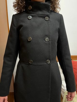 Abrigo de paño negro