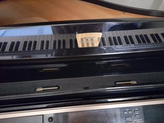 Piano. Excelentes condiciones. YAMAHA, DE COLA.