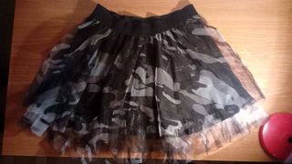 Falda corta de tul estampada