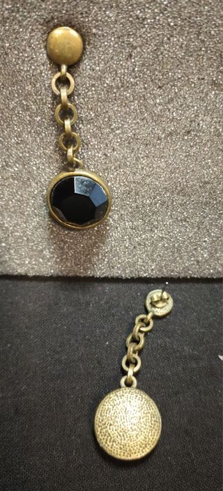 Pendientes largos dorados y negros