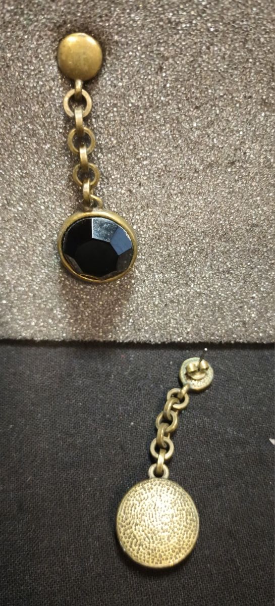 Pendientes largos dorados y negros