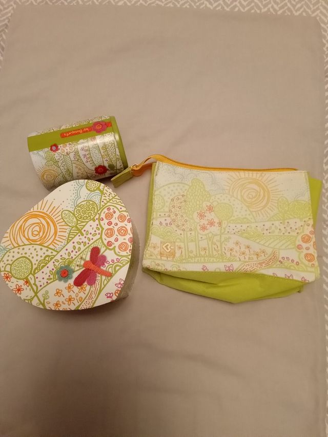 Joyero musical y bolsa de aseo de Busquets 