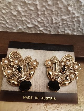 pendientes dorados fiesta Austriacos.