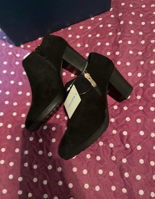 Botines negros a estrenar. NUEVOS.