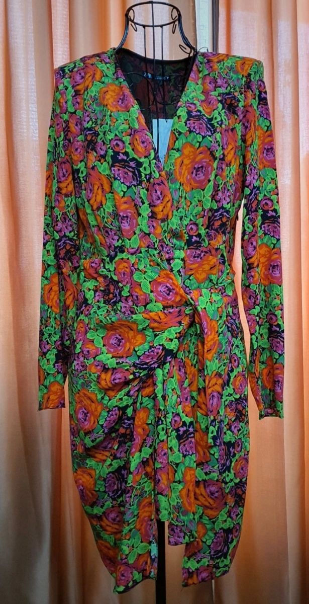 Vestido estampado flores, de Zara