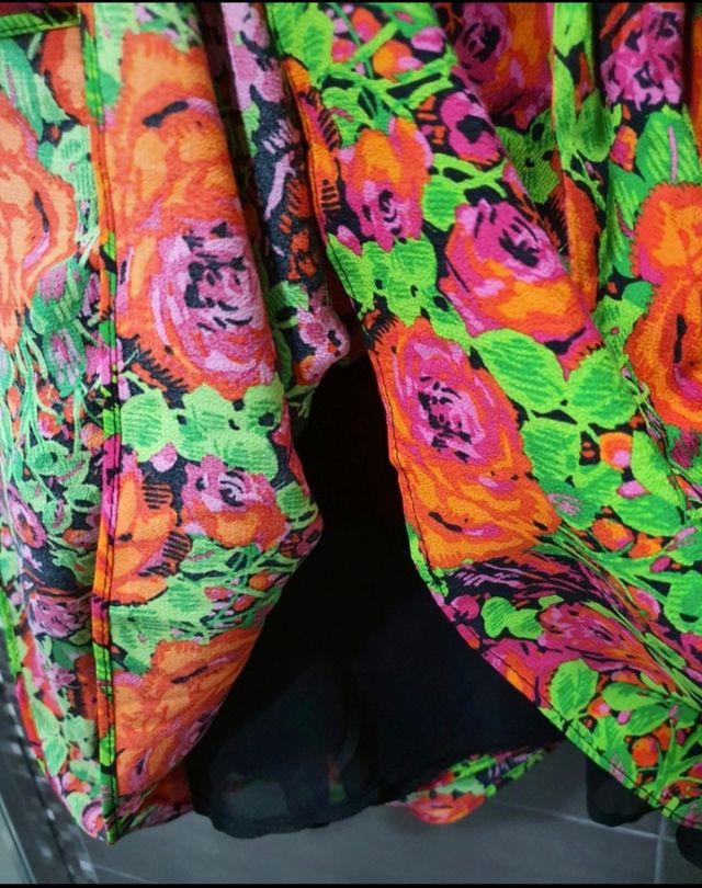 Vestido estampado flores, de Zara