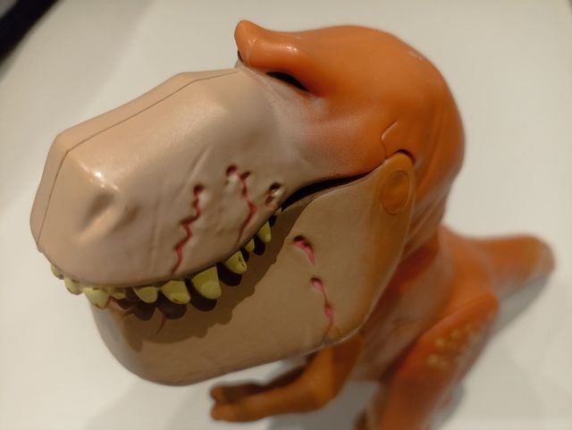 Figura articulada dinosaurio "EVDA"