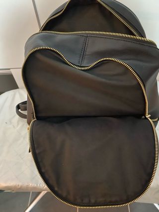 Bolso mochila, en negro por 7 euros😍