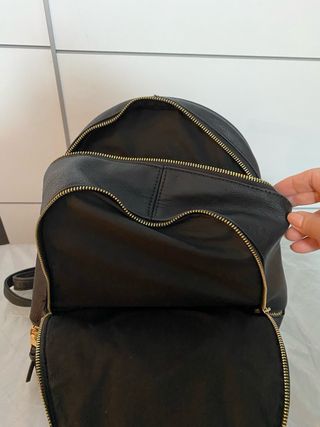 Bolso mochila, en negro por 7 euros😍