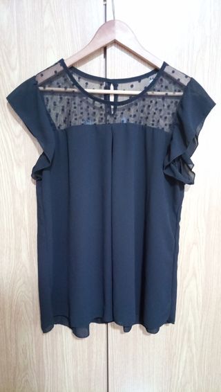 Blusa negra de Shein.