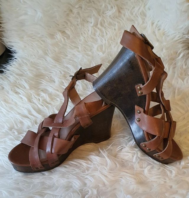 Sandalias tiras, cuña, piel, marca Unit.