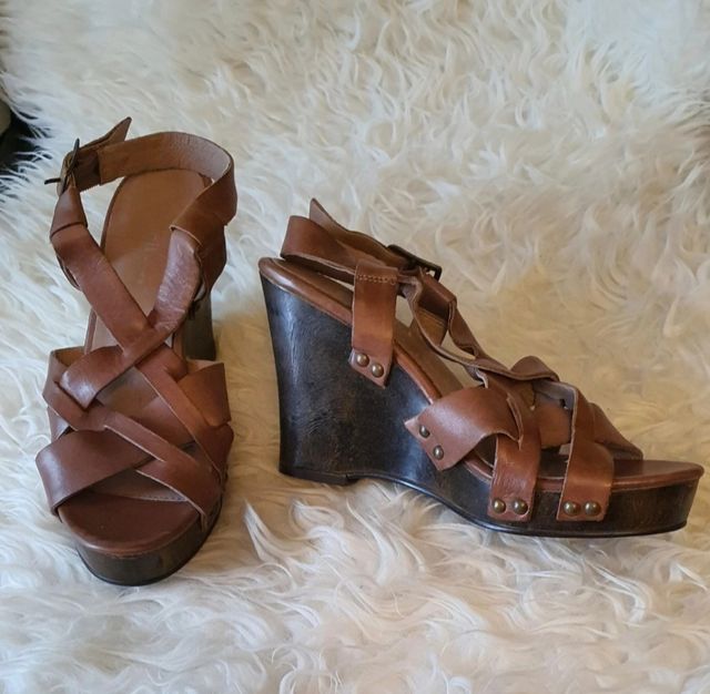 Sandalias tiras, cuña, piel, marca Unit.