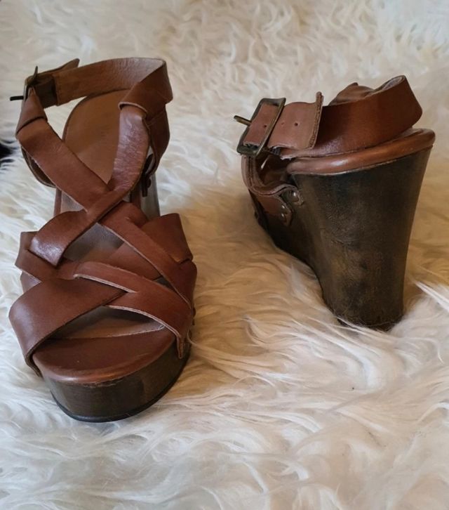 Sandalias tiras, cuña, piel, marca Unit.