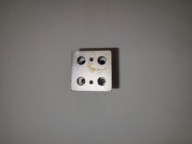 Estrusore in alluminio a 4 ugelli