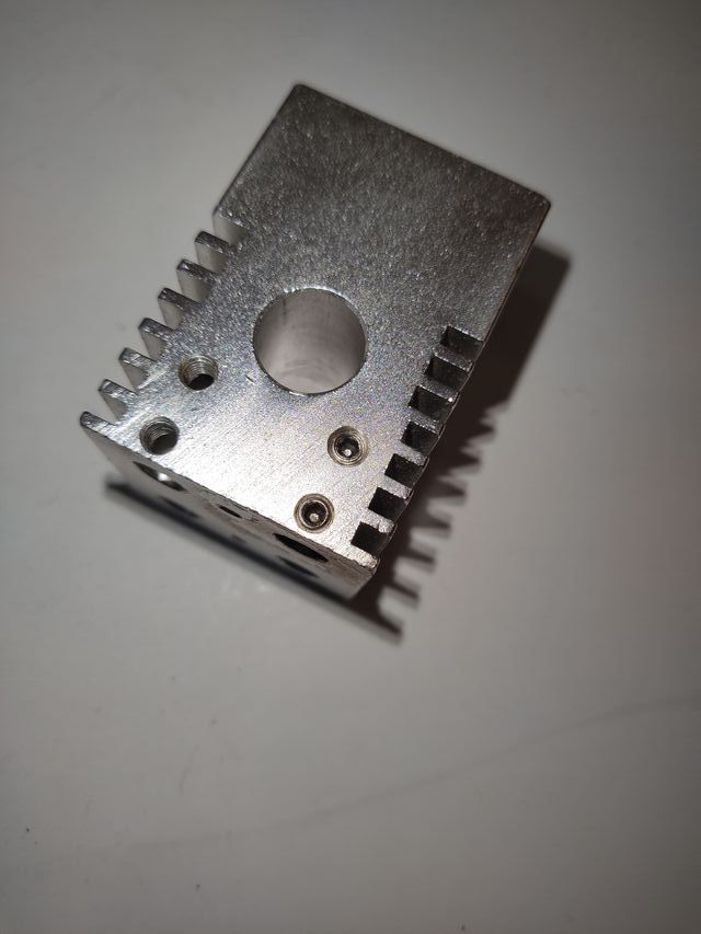 Estrusore in alluminio a 4 ugelli