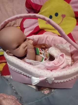 Muñeco Recién Nacido con Moisés.