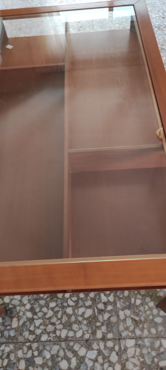 MESA CENTRO MADERA COLOR CEREZO MUY BUEN ESTADO.