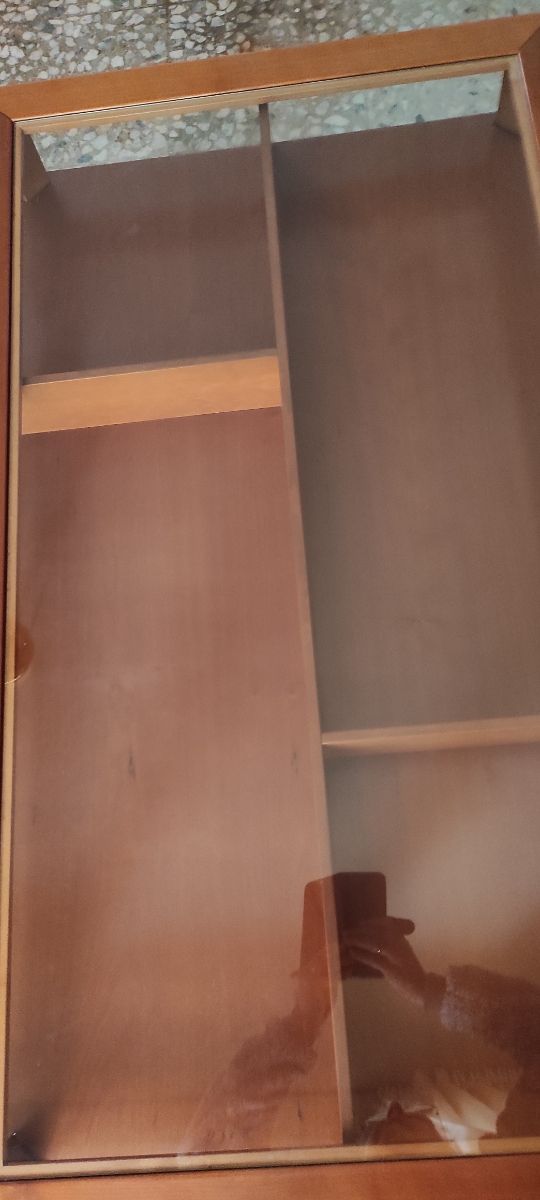 MESA CENTRO MADERA COLOR CEREZO MUY BUEN ESTADO.