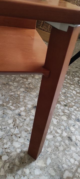 MESA CENTRO MADERA COLOR CEREZO MUY BUEN ESTADO.