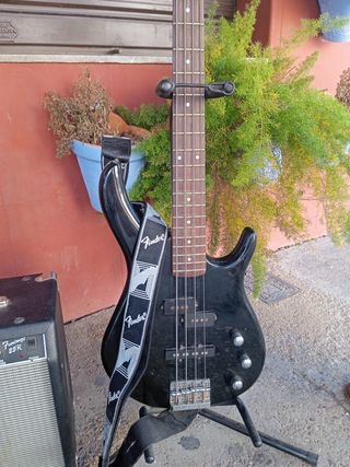 SE VENDE PACK BAJO Y AMPLIFICADOR