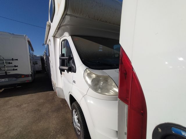 varias autocaravanas