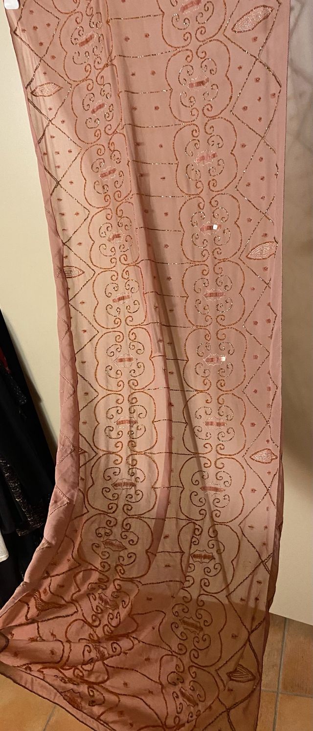 Foulard con applicazioni 