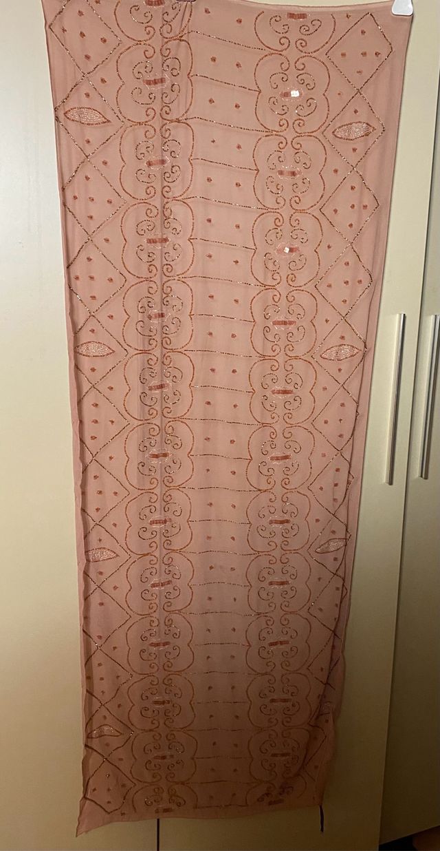 Foulard con applicazioni 