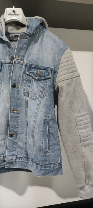 Chaqueta vaquera con capucha