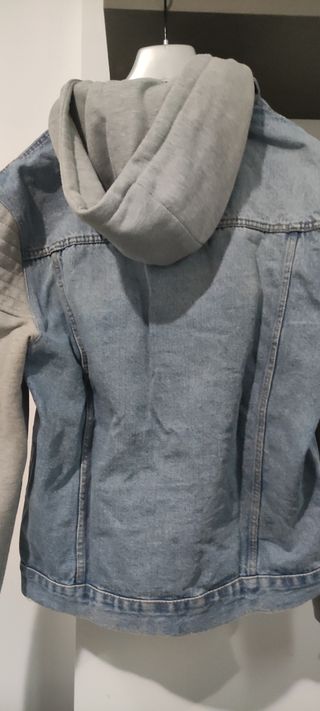 Chaqueta vaquera con capucha