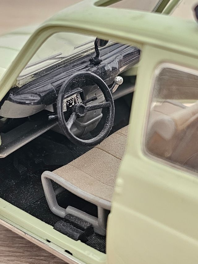 Renault 4L escala 1:18