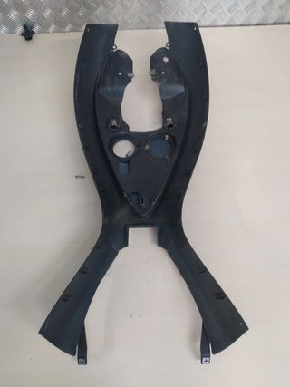 -Aprilia area 51 ciclomotor 50.Carenado central