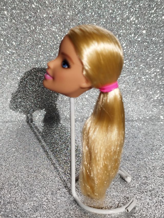 Cabeza muñeca Barbie goma rosa.