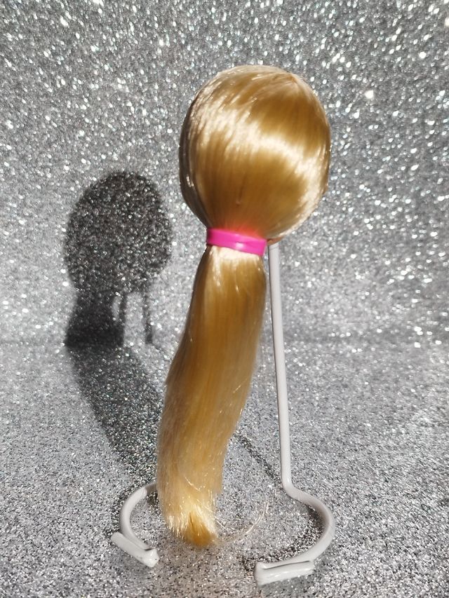 Cabeza muñeca Barbie goma rosa.