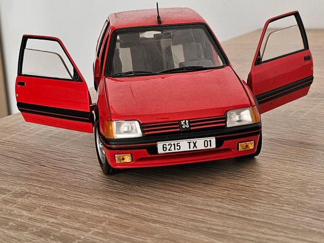 Peugeot 205 GTI Escala 1:18