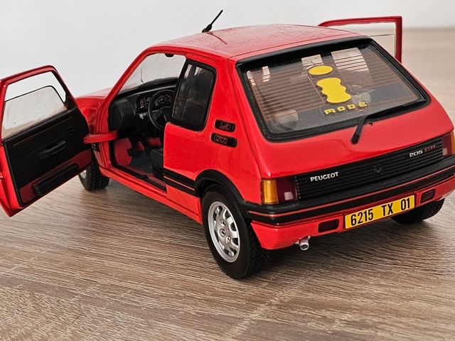 Peugeot 205 GTI Escala 1:18